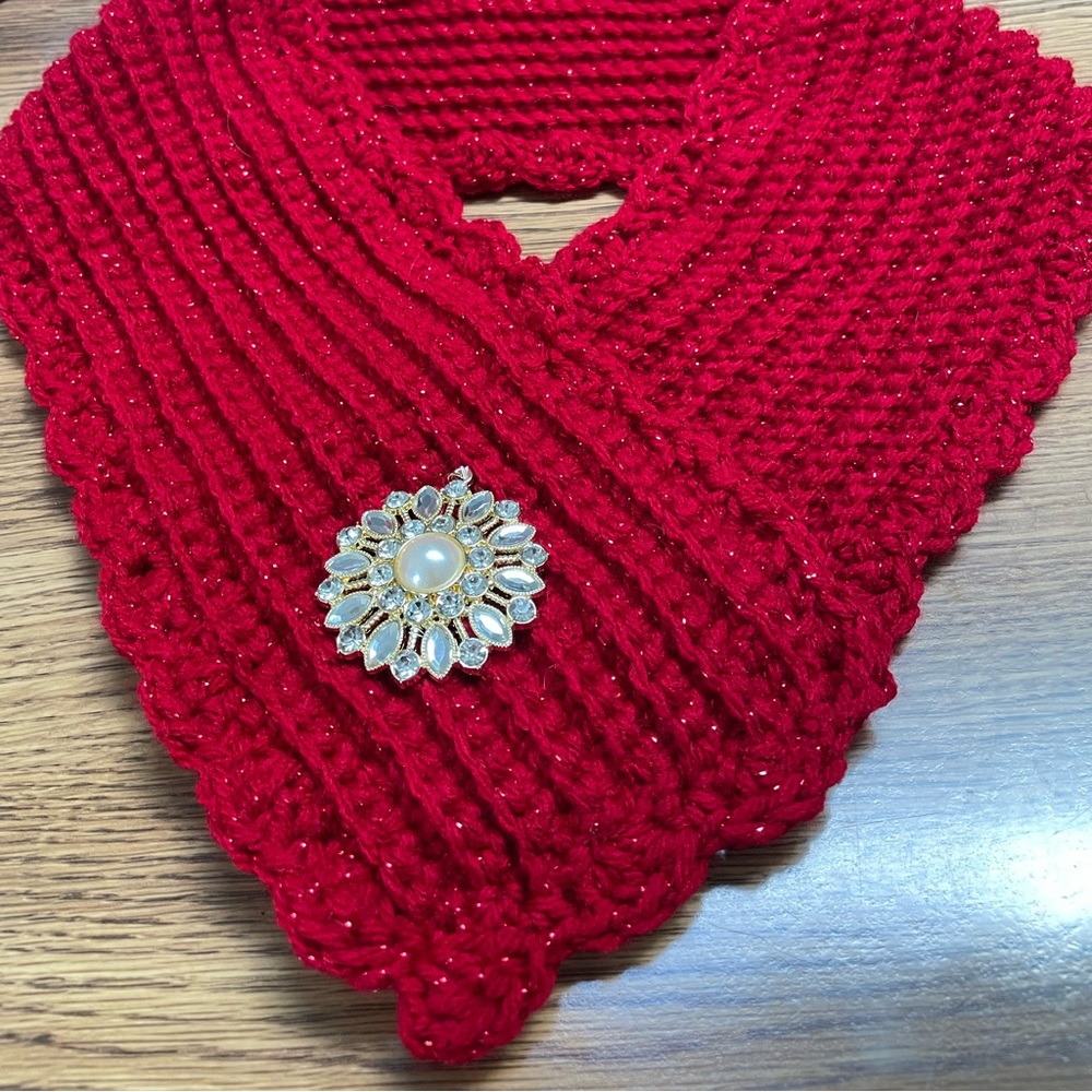 Scarf. Hand crochet with pin
